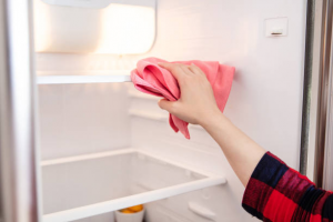 How to clean a fridge with bicarbonate of soda?